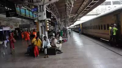 Patna Railway Station TV Screens Play Adult Film For。